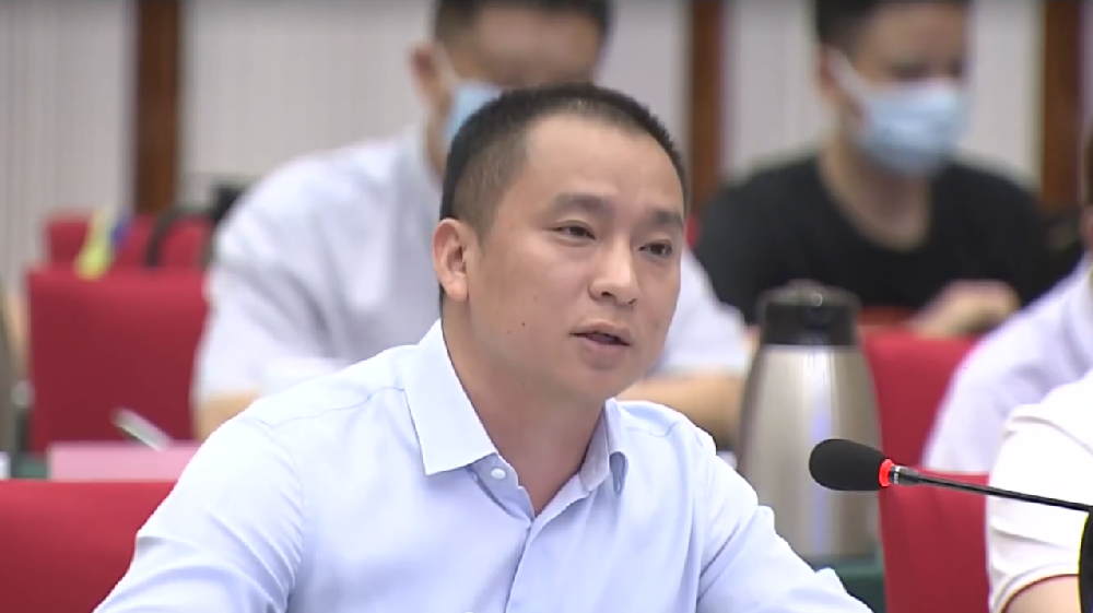 萬鑫精工董事長周清泉發(fā)言 萬鑫精工董事長周清泉發(fā)言