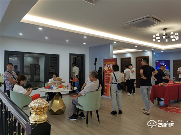 600平米王力南寧新形象旗艦店，開業(yè)當天業(yè)績就突破30萬！