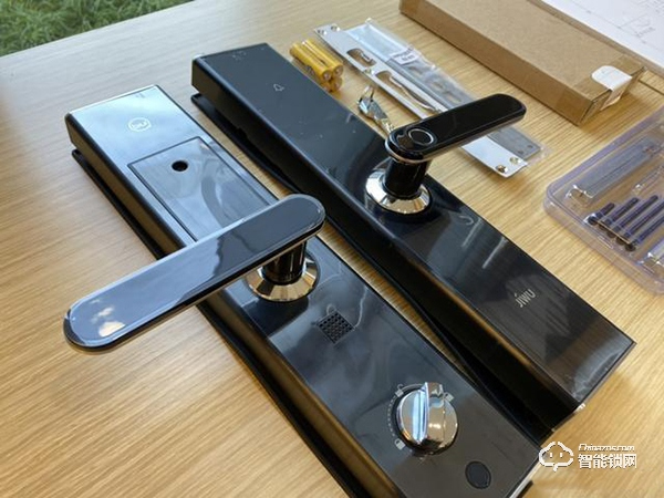 999媲美3999，是誰在攪局智能鎖市場？網(wǎng)友：蘇寧小Biu干的