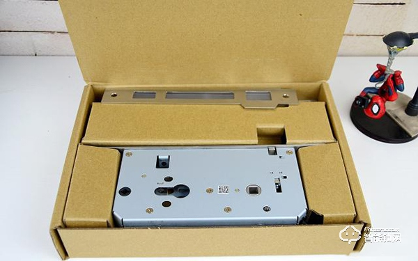 799元的簡約智能門鎖小米有品定制版,五種解鎖方式,簡約不簡單 799元的簡約智能門鎖小米有品定制版,五種解鎖方式,簡約不簡單