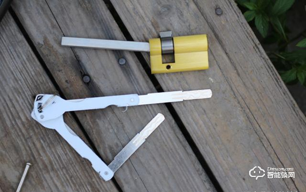 C級鎖芯+5D安全防護技術,TCL智能鎖安全杠桿滴 C級鎖芯+5D安全防護技術,TCL智能鎖安全杠桿滴