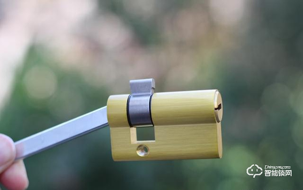 C級鎖芯+5D安全防護技術，TCL智能鎖安全杠桿滴