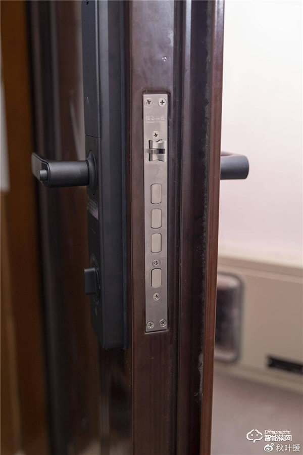 最好的鑰匙就是你的指紋，小益E206MI智能鎖讓你忘記鑰匙