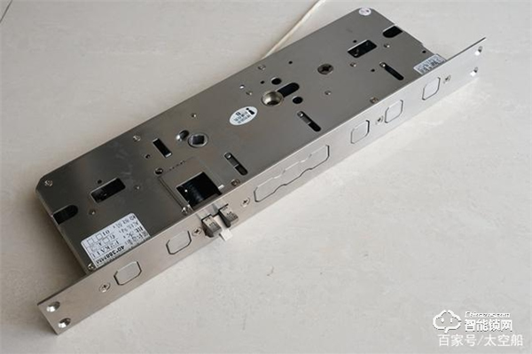 德施曼V8智能門鎖,以專業之名去守護我的家門 德施曼V8智能門鎖,以專業之名去守護我的家門