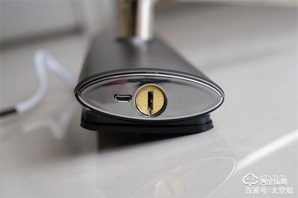 德施曼V8智能門鎖，以專業之名去守護我的家門