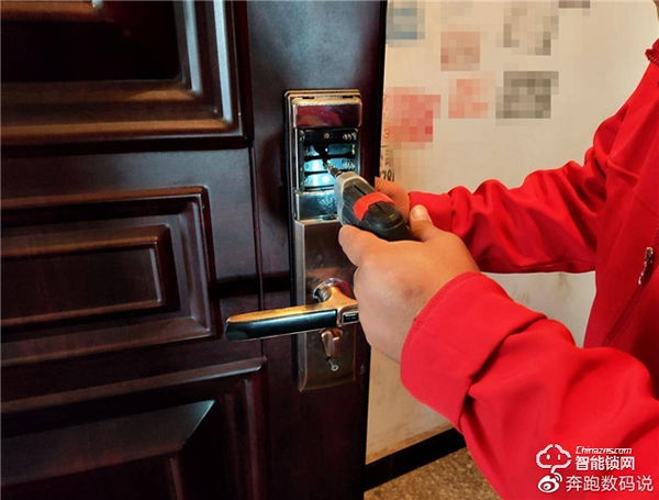 3D人臉識別開門，給家全方位守護：德施曼R8人臉智能鎖體驗