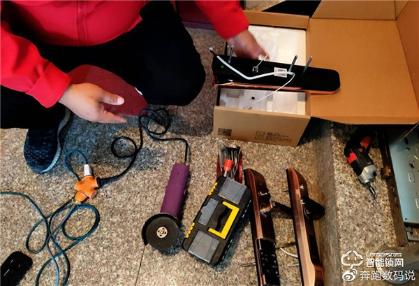 3D人臉識別開門，給家全方位守護：德施曼R8人臉智能鎖體驗