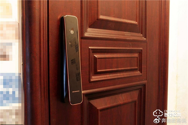 3D人臉識別開門，給家全方位守護：德施曼R8人臉智能鎖體驗