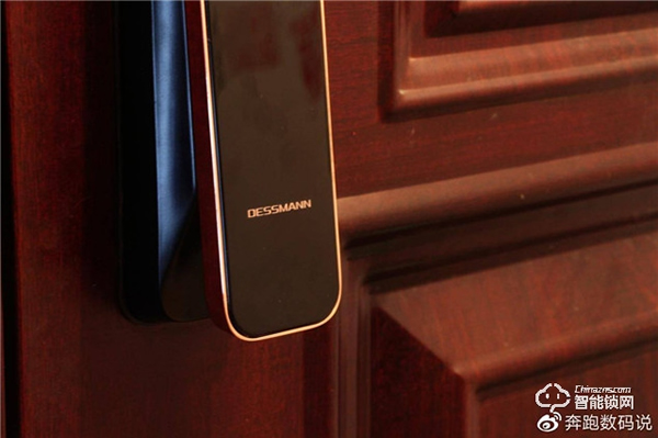 3D人臉識別開門，給家全方位守護：德施曼R8人臉智能鎖體驗