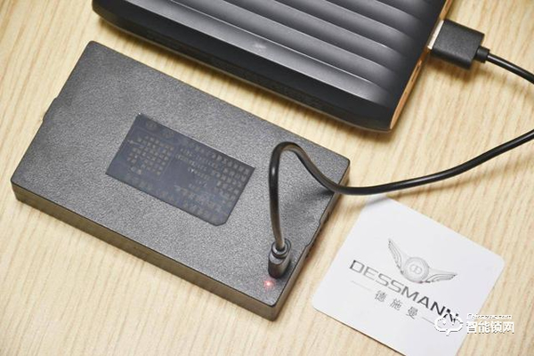 程序員給防盜門加裝3D人臉識別，人到門前自動開鎖，無光也能識別