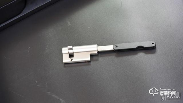 綠米全自動(dòng)智能推拉鎖D100評(píng)測(cè)：自動(dòng)鎖門的鎖