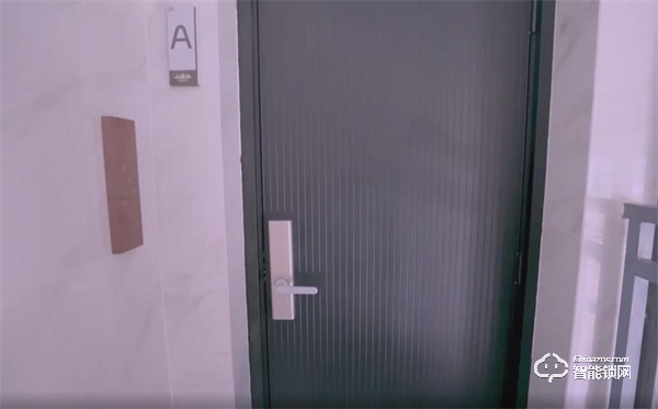 科技達(dá)人王自如直播帶貨鹿客智能鎖，直擊618底價(jià)