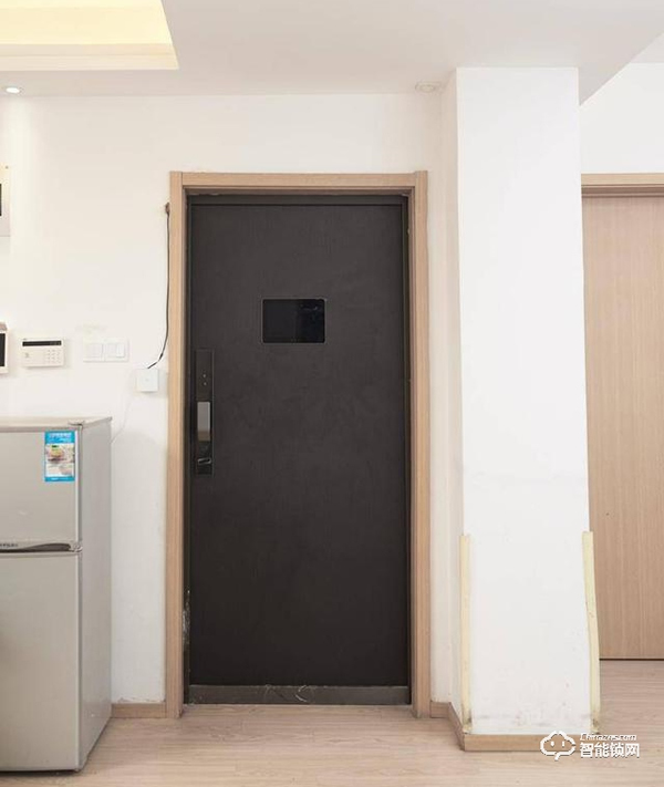 一個門重85KG,小米有品上架,嵌入式智能鎖,自帶10寸屏 一個門重85KG,小米有品上架,嵌入式智能鎖,自帶10寸屏