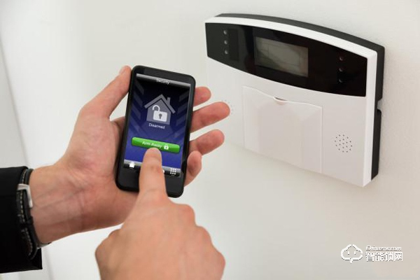 廣東老板做智能門鎖，靠“免費換鎖”快速淘汰同行，成為當(dāng)?shù)劓i王