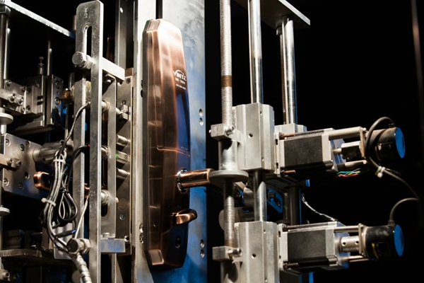 因特智能鎖加入上市公司頂固后，為何自稱花費如流水一般？