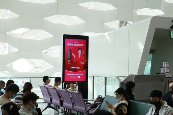 近百個(gè)登機(jī)口指示牌全覆蓋，凱迪仕新春加碼投放，持續(xù)霸屏深圳機(jī)場(chǎng)！
