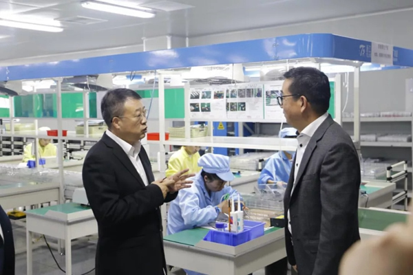 溫州甌海區領導一行人蒞臨琨山智能鎖生產工廠參觀指導