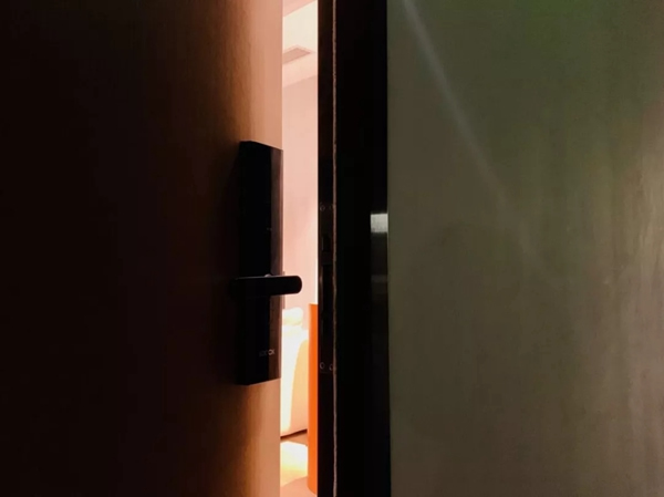 鹿客智能鎖classic2XYeelight 皎月LED吸頂燈 讓您開門見圓滿