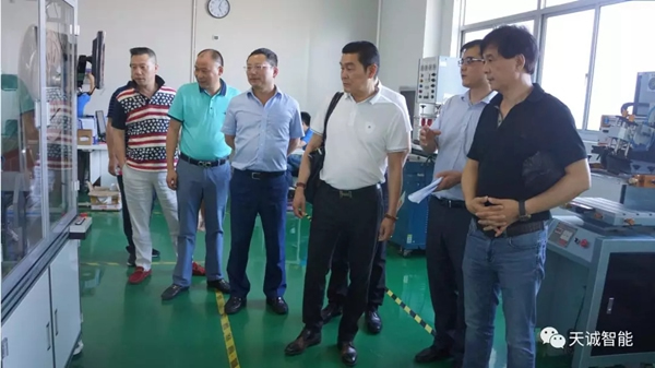 天誠(chéng)智能鎖迎接上海市室內(nèi)裝飾行業(yè)協(xié)會(huì)蒞臨考察!