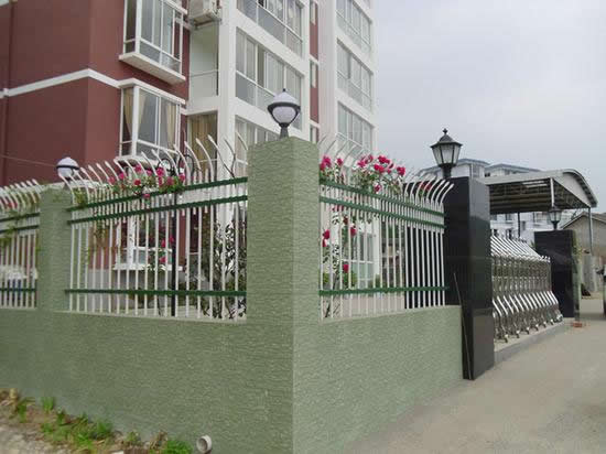 防賊防盜防老王，家庭安全靠德犬