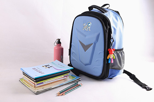 兒童定位健康書包，首選德犬安全減壓書包