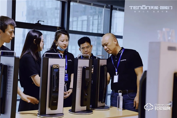 智聯世界·亞太天能2021年度招商大會暨智能門鎖新品發布會完美收官！