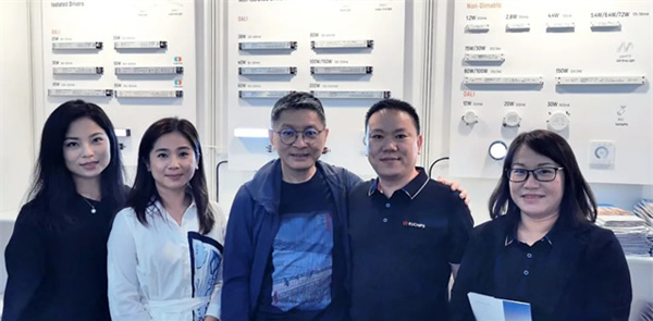 展會回顧 | 歐切斯驚艷亮相香港國際秋季燈飾展，引領(lǐng)智能調(diào)光新潮流