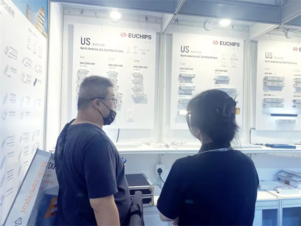 展會回顧 | 歐切斯驚艷亮相香港國際秋季燈飾展，引領(lǐng)智能調(diào)光新潮流