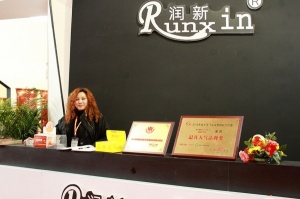 2013北京門(mén)展中國(guó)木門(mén)網(wǎng)專訪-潤(rùn)新木門(mén)