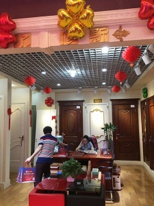 中國(guó)木門(mén)十大品牌走進(jìn)城外城